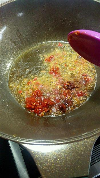火辣辣的风味双椒烤鱼的做法步骤3