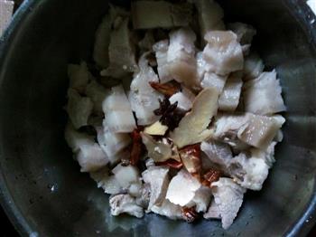 红烧肉炖笋干的做法步骤1