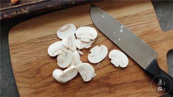 塔菜蘑菇配水波蛋的做法图解5