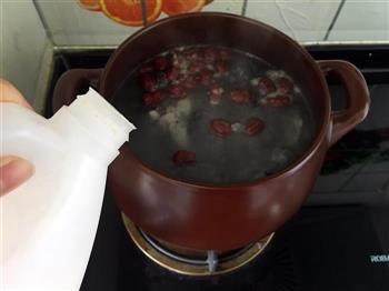红枣桂圆枸杞乌鸡汤的做法步骤6