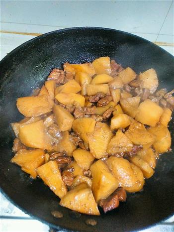 红烧肉炖山药土豆的做法步骤15