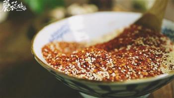 自制万能辣椒油，你餐桌上的的灵魂调味品的做法步骤3