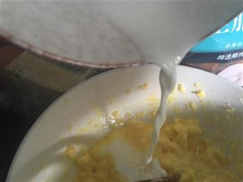 黄金奶香椰蓉球的做法步骤3