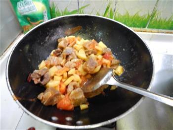 西红柿土豆炖牛肉的做法步骤17