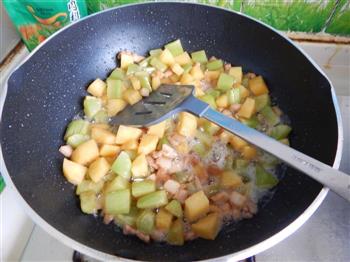 莴笋土豆炒肉丁的做法步骤10