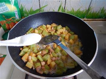 莴笋土豆炒肉丁的做法步骤11