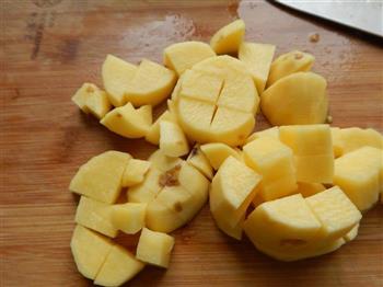 莴笋土豆炒肉丁的做法步骤2