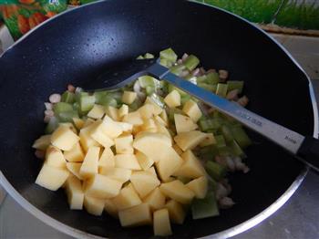 莴笋土豆炒肉丁的做法步骤7
