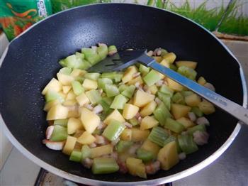 莴笋土豆炒肉丁的做法步骤8