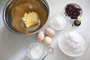 在德国主妇基础配方上制作的蔓越莓磅蛋糕的做法步骤1