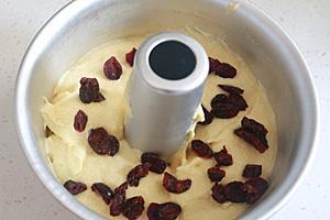 在德国主妇基础配方上制作的蔓越莓磅蛋糕的做法步骤9