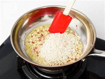法式蒜香煎羊排配菠菜烩饭的做法步骤8
