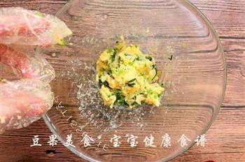 三文鱼蛋黄饭团  宝宝健康食谱的做法步骤5