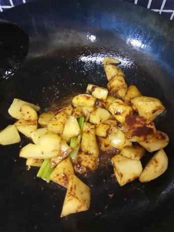 榛蘑白菜炖土豆的做法图解3