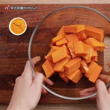 蔬菜抱蛋煎饺配南瓜浓汤的做法步骤1