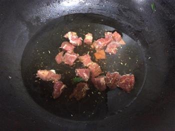 番茄牛肉炒饵块的做法图解2