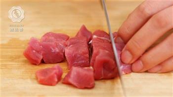 黑椒牛肉粒-迷迭香的做法步骤1