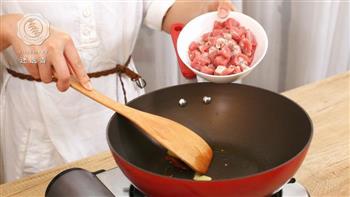 黑椒牛肉粒-迷迭香的做法步骤4