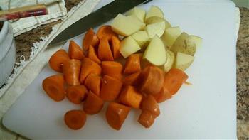 土豆胡萝卜梅干菜红烧肉的做法步骤3