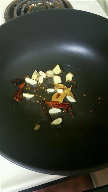 土豆胡萝卜梅干菜红烧肉的做法步骤6