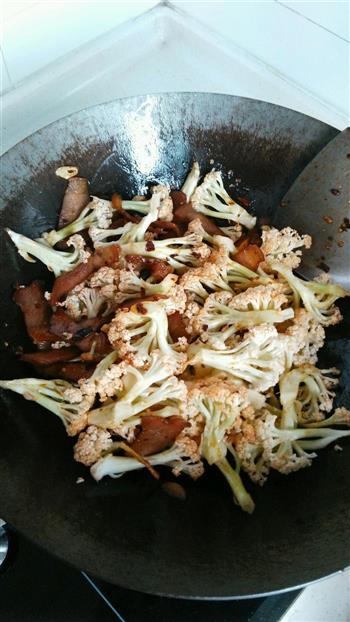 腊肉干锅有机花菜的做法步骤5