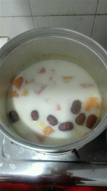 红枣木瓜炖牛奶的做法步骤1