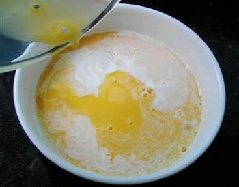 牛奶芙蓉蛋的做法步骤2