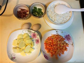 胡萝卜土豆鸡蛋腊肠炒饭的做法步骤2
