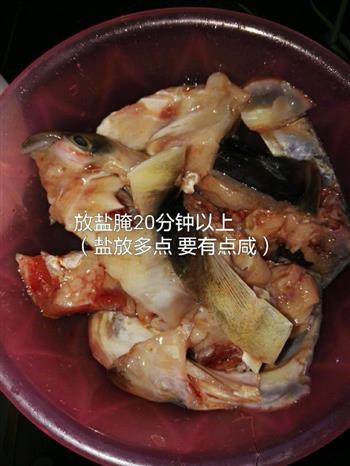 沙姜鱼头锅的做法步骤2