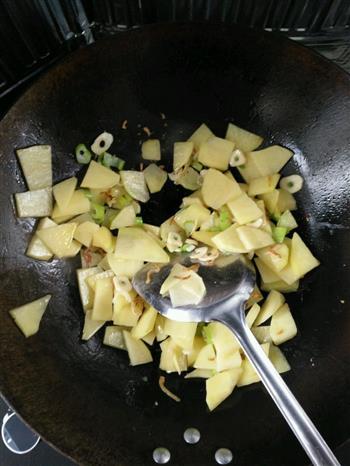干炸丸子炖白菜的做法步骤5