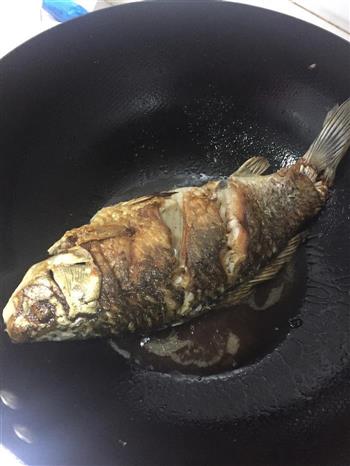 红烧鲫鱼炖豆腐的做法步骤3