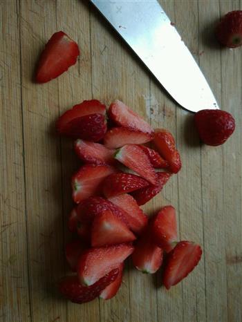 奇亚籽草莓思慕雪的做法步骤4