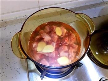 莲藕排骨汤的做法步骤1