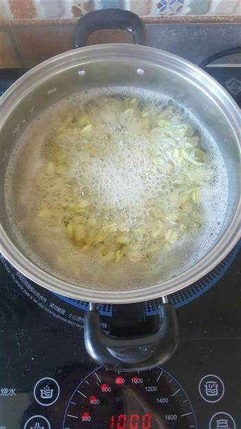 凉拌黄豆芽的做法步骤1