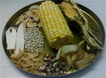 四季海底椰霸王花薏米芡实玉米汤的做法图解1
