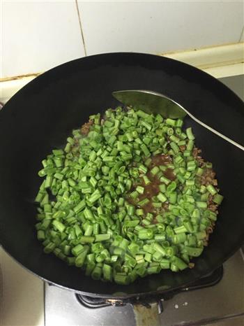 肉末榄菜四季豆的做法图解4