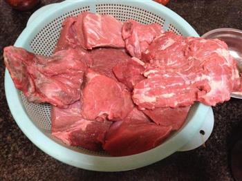 美味肉类简单做-卤牛肉的做法步骤1