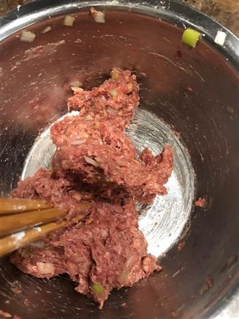 牛肉丸子秋葵汤的做法步骤2