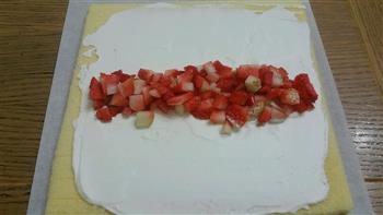 草莓奶油蛋糕卷的做法图解16