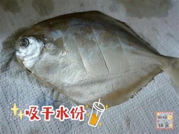 柠香煎鲳鱼-年年有鱼的做法步骤8