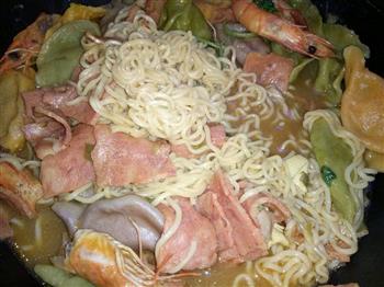 咖喱水饺鲜虾培根面的做法步骤10