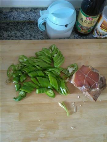 尖椒熏肉的做法步骤1