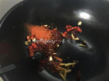 红油肥牛金针菇豆角的做法步骤3