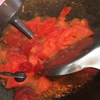 茄汁金针菇虾仁豆腐汤的做法步骤3