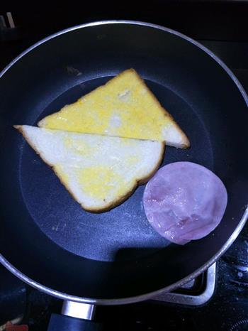 无油版-芝士鸡蛋火腿三明治的做法步骤2