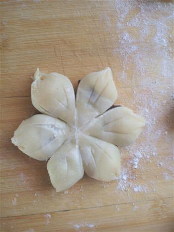 豆沙馅葵花酥的做法步骤11