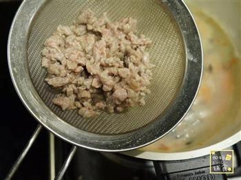 莴笋木耳牛肉粥-补铁好食的做法图解7