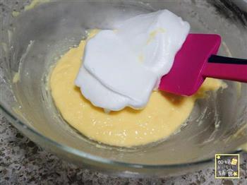 不回缩的酸奶纸杯蛋糕的做法步骤13