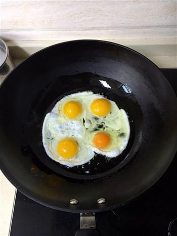 腊肠蛋炒饭—早餐篇的做法步骤2