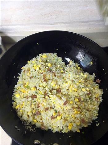 腊肠蛋炒饭—早餐篇的做法步骤7